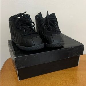 Nike Black Sneakers High-Top Durable Design